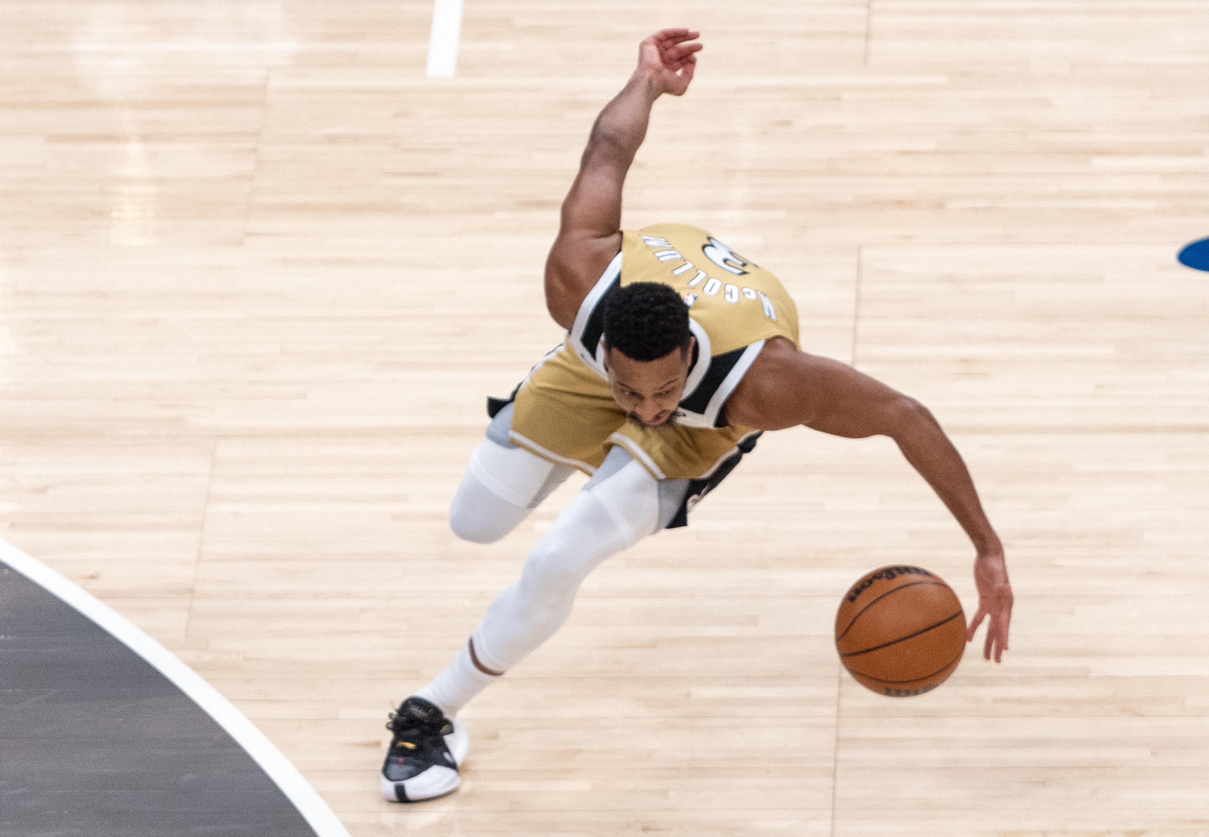 奇异果体育官方网站-进攻不错！麦科勒姆14中7得16分 其他正向数据皆为0