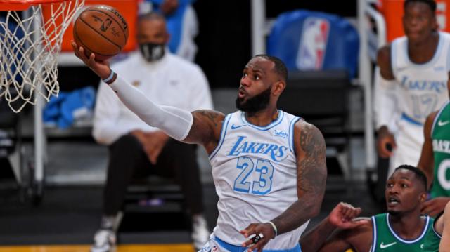 奇异果tv官网-残缺的圣诞大战有哪些看点?詹姆斯冲击总得分纪录