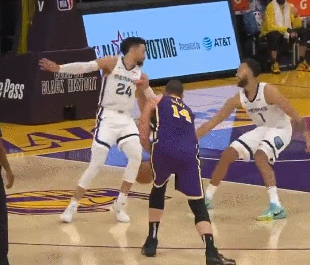 奇异果体育app-爆扣拉弓似满月!36岁詹皇距过气还远 距MVP很近