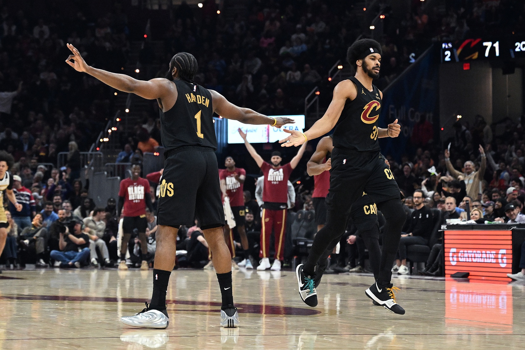 奇异果体育官网-厨神!哈登14助攻1/5挡拆烹满汉全席 柱石阿伦复出骑士实力提档